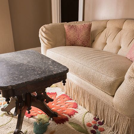 Oscar'S Bed & Breakfast Buffalo Bagian luar foto
